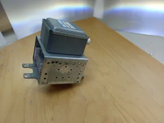 Magnetrón Whirlpool 2M167B-M14