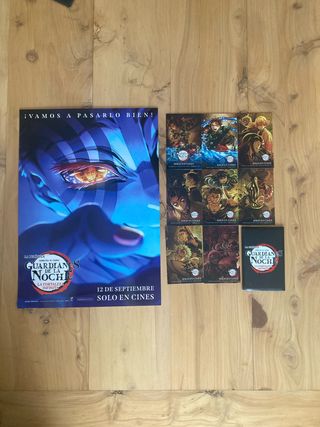 Póster Kimetsu No Yaiba y sobre con cromos