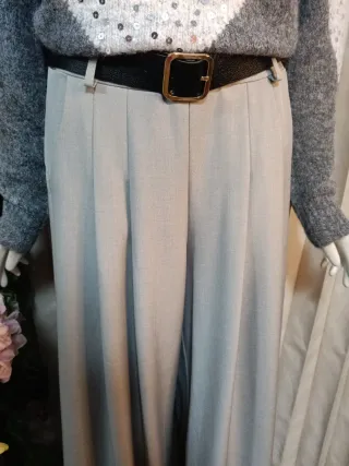 Pantalón de vestir gris,