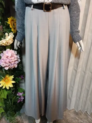 Pantalón de vestir gris,