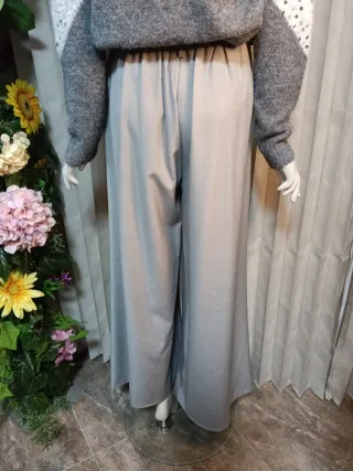 Pantalón de vestir gris,