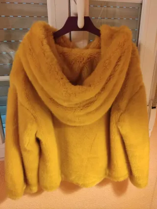 Cazadora pelo Zara talla M