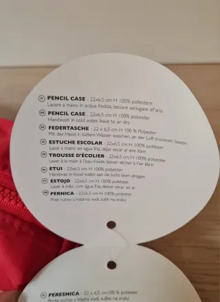 A ESTRENAR! Estuche Benetton Rojo