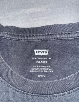 Camiseta Levi's Negra Estampada Palmeras