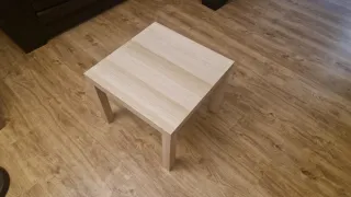 Mesita de comedor de madera