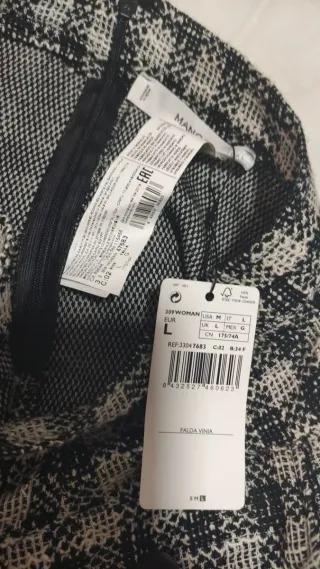 Falda corta cuadros chica