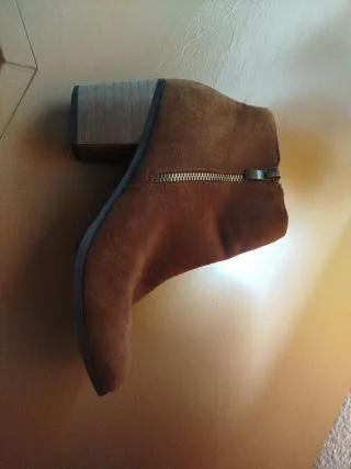 Botines tacón ante marrón talla 38