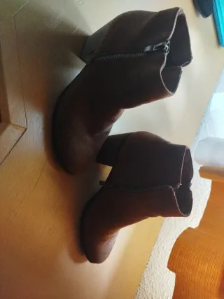 Botines tacón ante marrón talla 38