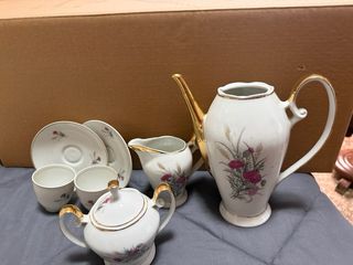 Juego de té de porcelana