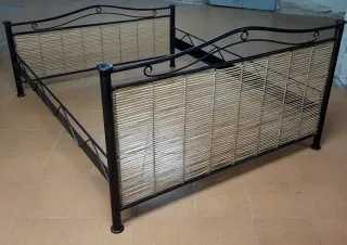 Cama Hierro Forjado y Bambú Diseño