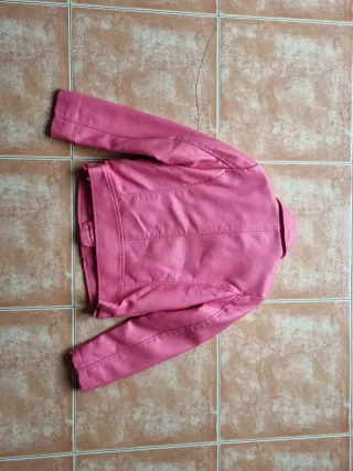 Cazadora efecto piel rosa Primark 7-8 años