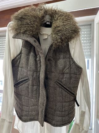 Chaleco Zara con cuello pelo Talla M