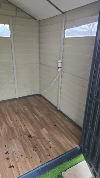 Caseta de jardín de plástico beige y gris