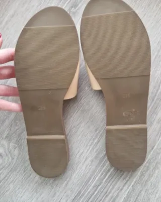 Sandalias CHCH Beige y rojas