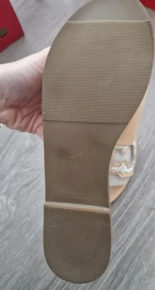 Sandalias CHCH Beige y rojas