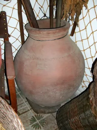 Tinaja de barro antigua grande