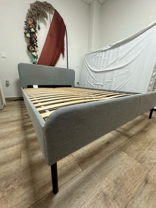 Estructura cama tapizada gris  + colchón