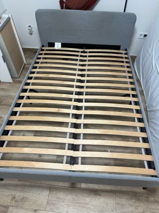 Estructura cama tapizada gris  + colchón
