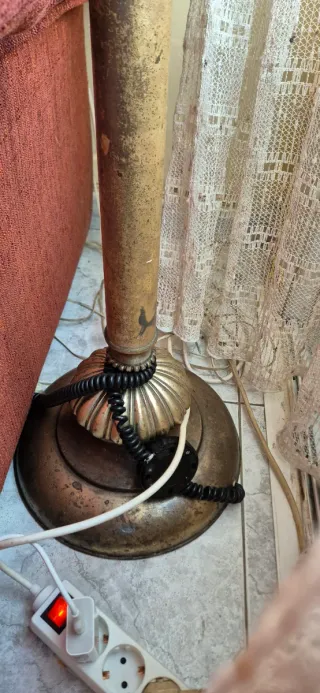 Lámpara de pie vintage dorada y cristal