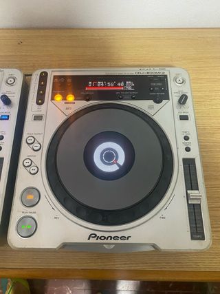 2x Pioneer CDJ-800MK2