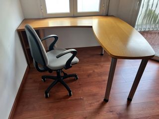Escritorio y silla de oficina