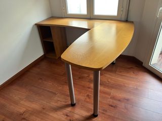 Escritorio y silla de oficina