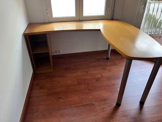 Escritorio y silla de oficina