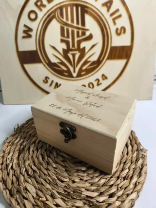 Caja de madera grabada para arras