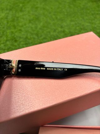 Gafas de sol Miu Miu Negras