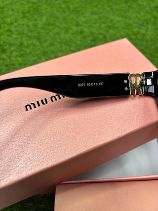 Gafas de sol Miu Miu Negras