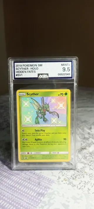 Pokemon Scyther Holo Hidden Fates SV1 AGS 9,5