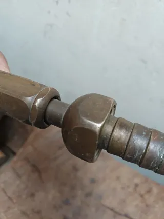 Bokilla de Manguera regulable antigua,bronce