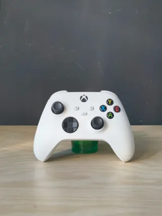 Xbox Series S + Mando Blanco