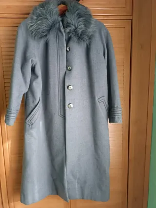 Abrigo gris cuello pelo talla 52