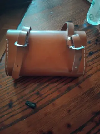 Portaherramientas de cuero para bicicleta