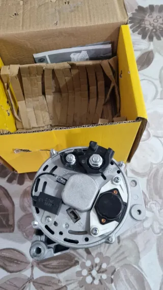 Alternatore Hella 14V 65A 8EL 012 427-381