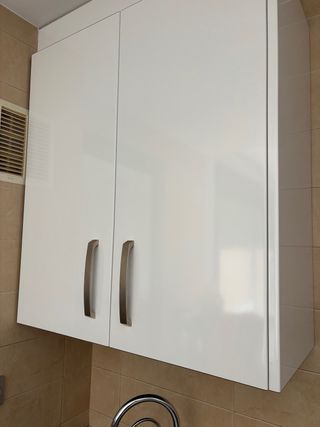 Cocina moderna blanca y negra