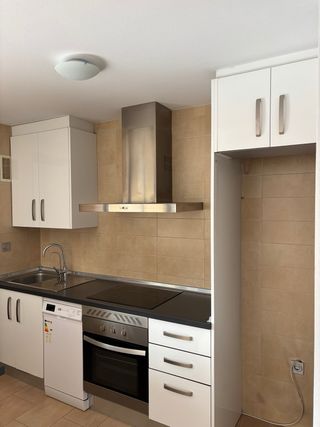 Cocina moderna blanca y negra