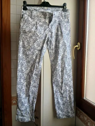Pantalone Armani floreale blu e bianco