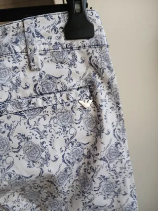Pantalone Armani floreale blu e bianco