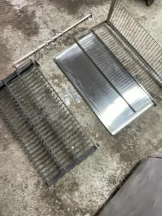 Sgocciolatore per piatti in metallo