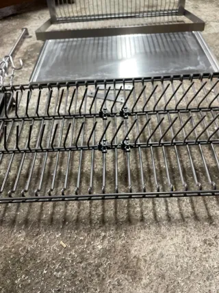 Sgocciolatore per piatti in metallo