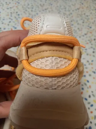 Zapatillas Lacoste Beige y Naranja