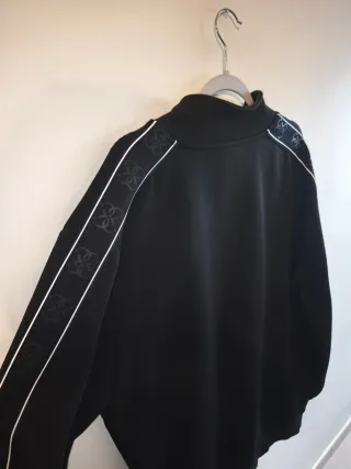 Chaqueta Guess Negra Media Cremallera