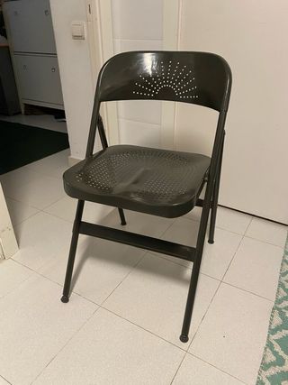 Silla plegable metálica negra