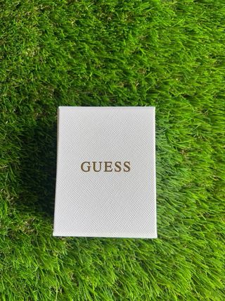 Esclava GUESS plateada