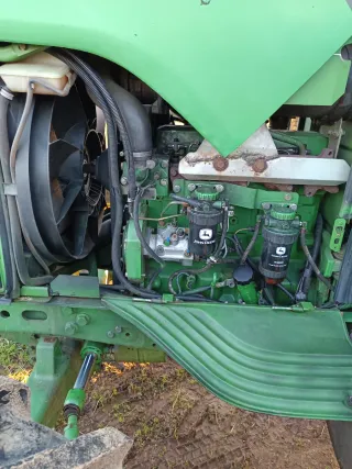 John Deere 6320