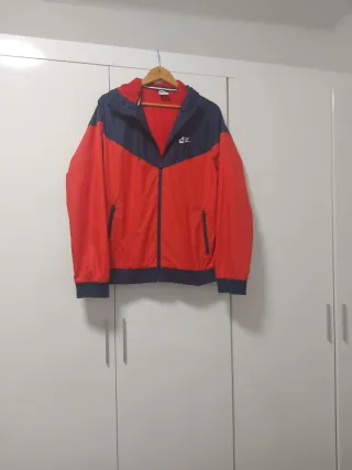 Chaqueta Nike Roja y Azul con Capucha