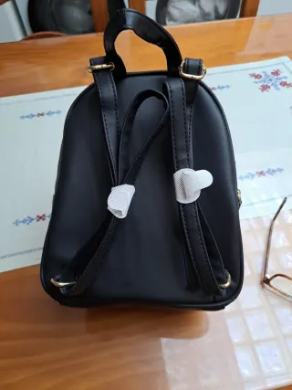 Mochila mujer negra acolchada .