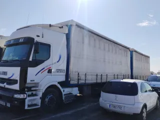 Camión Renault ABEL & ANDRES Sevilla